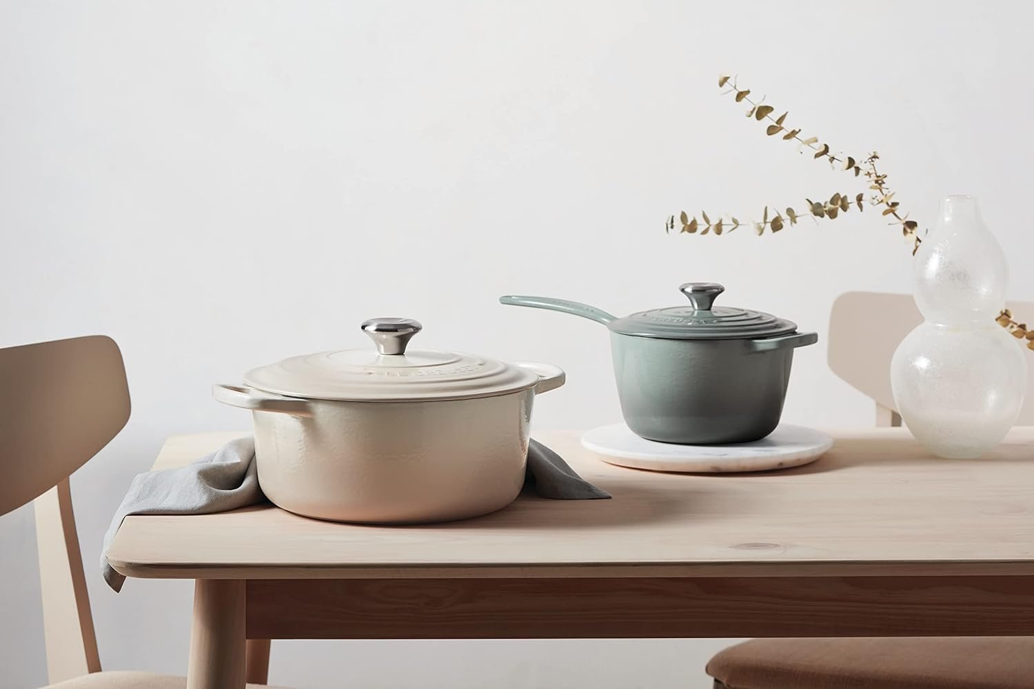 Le Creuset Enameled Cast Iron Signature Round Dutch Oven, 5.5 qt., Meringue - Image 5